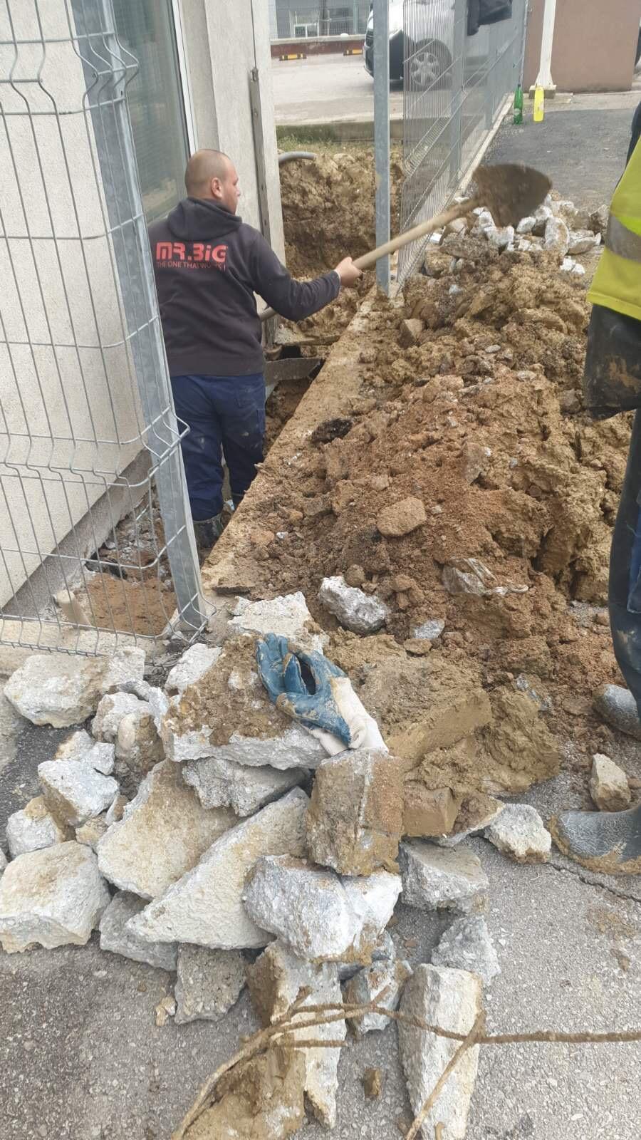 Služba za održavanje vodovodne mreže i objekata:  RADOVI NA VODOVODNOJ MREŽI