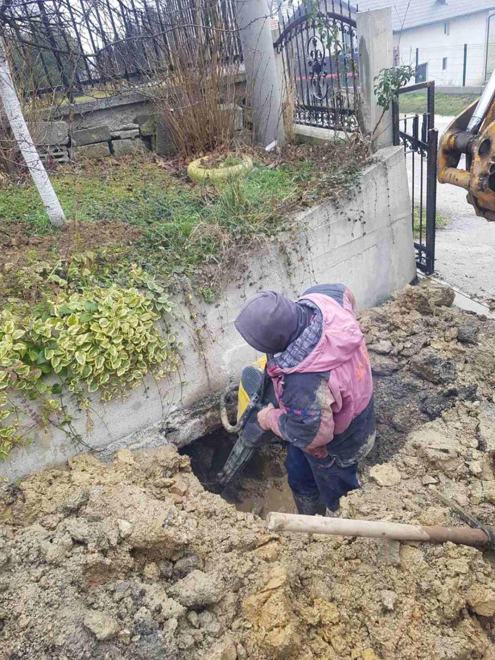 Služba za održavanje vodovodne mreže i objekata:  RADOVI NA VODOVODNOJ MREŽI