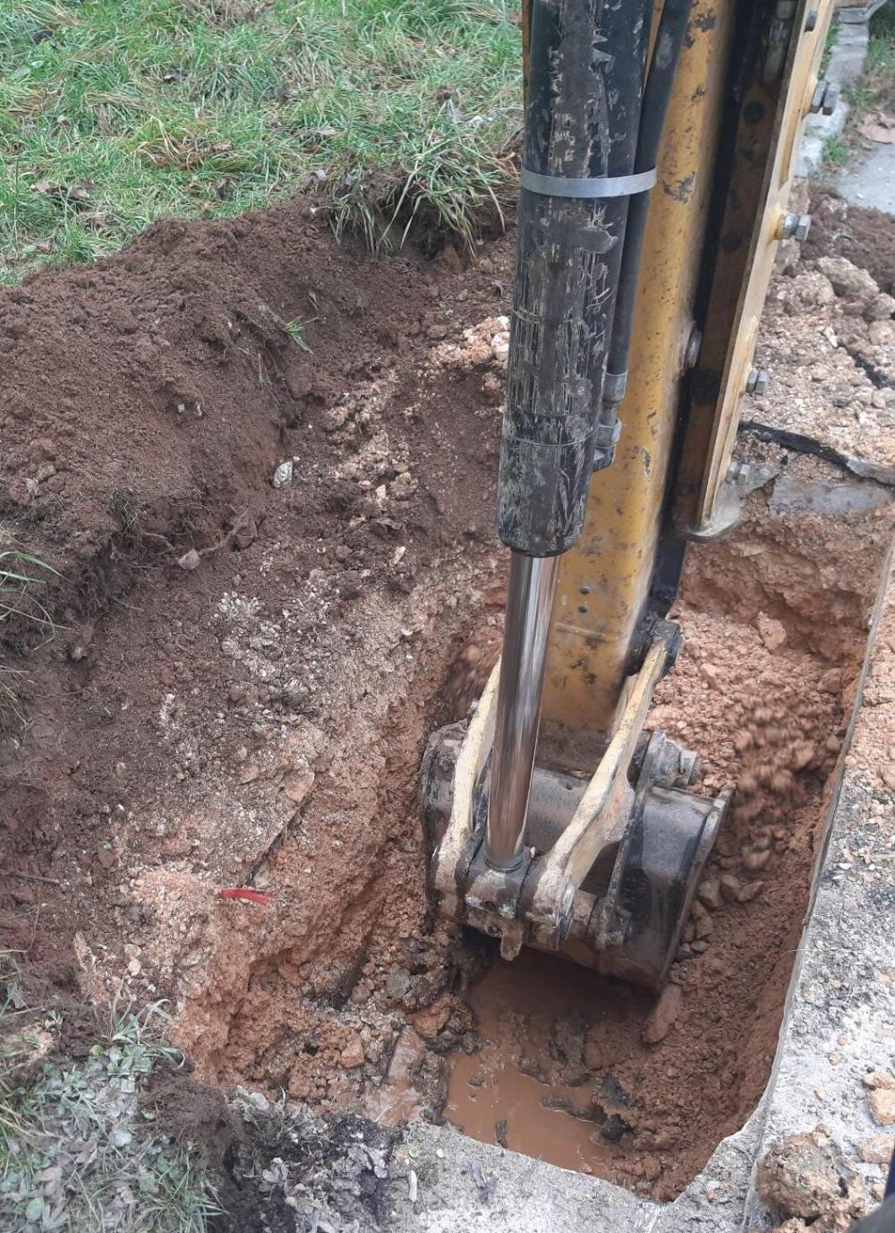 Služba za održavanje vodovodne mreže i objekata:  RADOVI NA VODOVODNOJ MREŽI