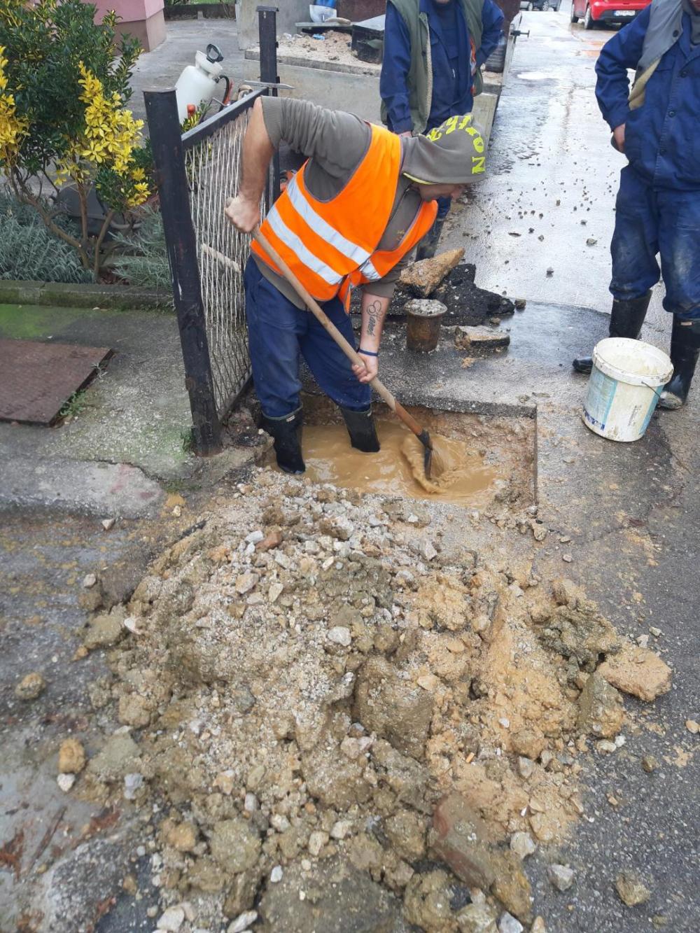 Služba za održavanje vodovodne mreže i objekata:  RADOVI NA VODOVODNOJ MREŽI