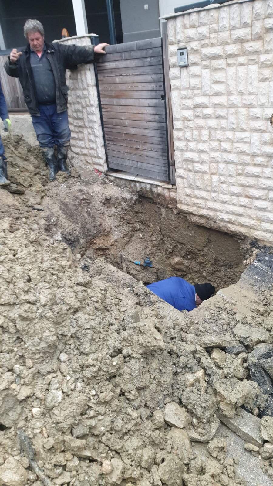 Služba za održavanje vodovodne mreže i objekata:  RADOVI NA VODOVODNOJ MREŽI