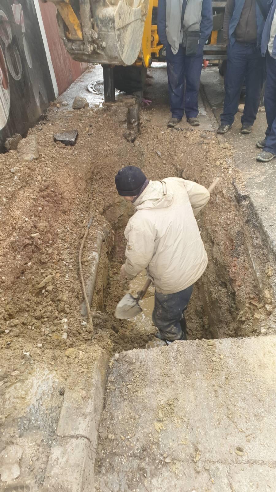 Služba za održavanje vodovodne mreže i objekata:  RADOVI NA VODOVODNOJ MREŽI