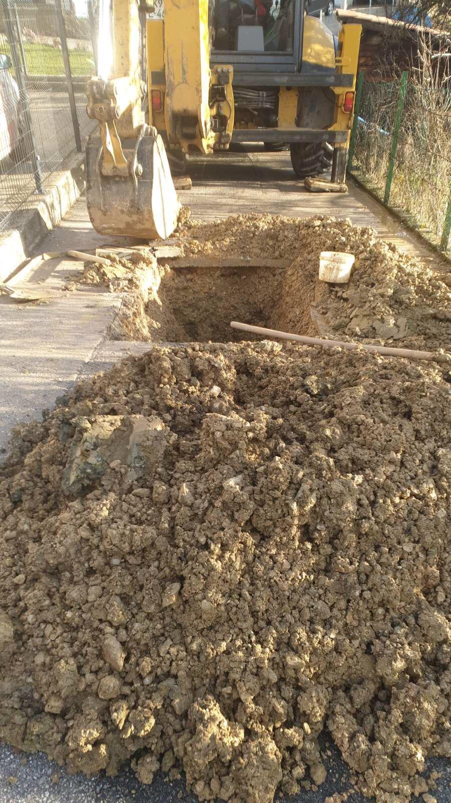 Služba za održavanje vodovodne mreže i objekata:  RADOVI NA VODOVODNOJ MREŽI