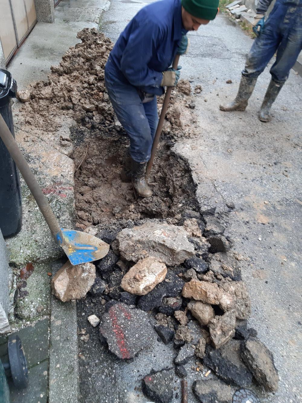 Služba za održavanje vodovodne mreže i objekata:  RADOVI NA VODOVODNOJ MREŽI