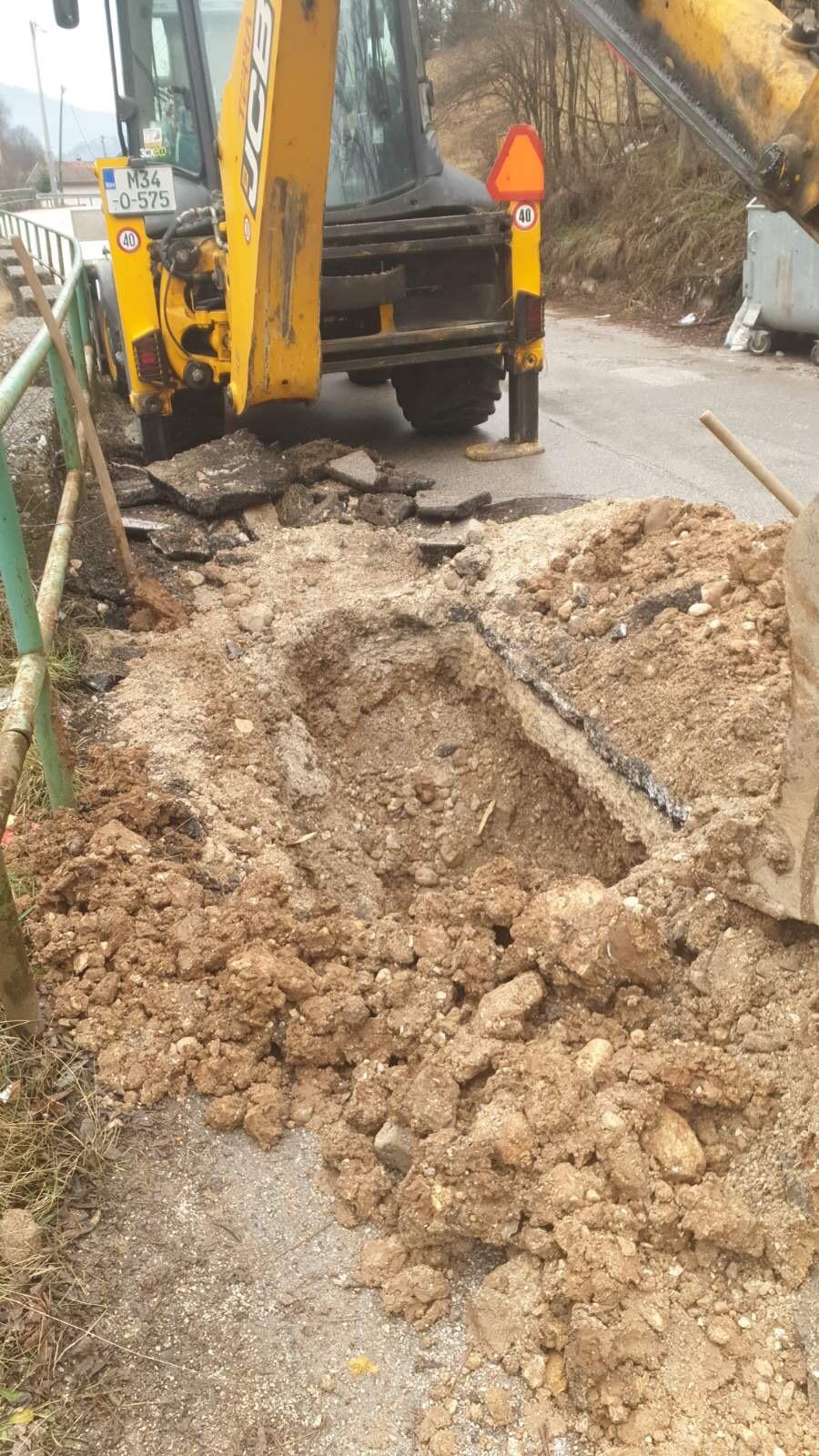 Služba za održavanje vodovodne mreže i objekata:  RADOVI NA VODOVODNOJ MREŽI