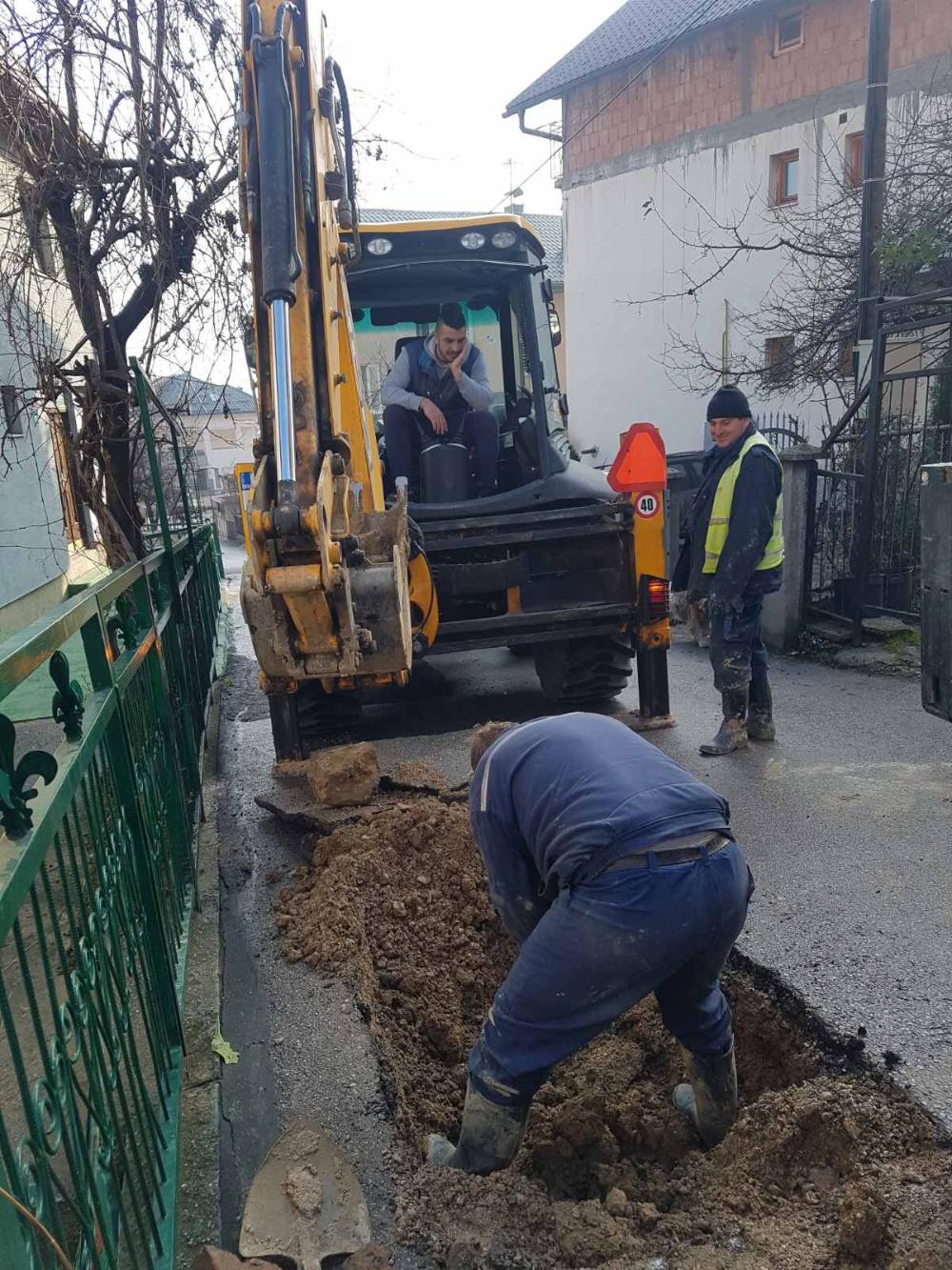 Služba za održavanje vodovodne mreže i objekata:  RADOVI NA VODOVODNOJ MREŽI