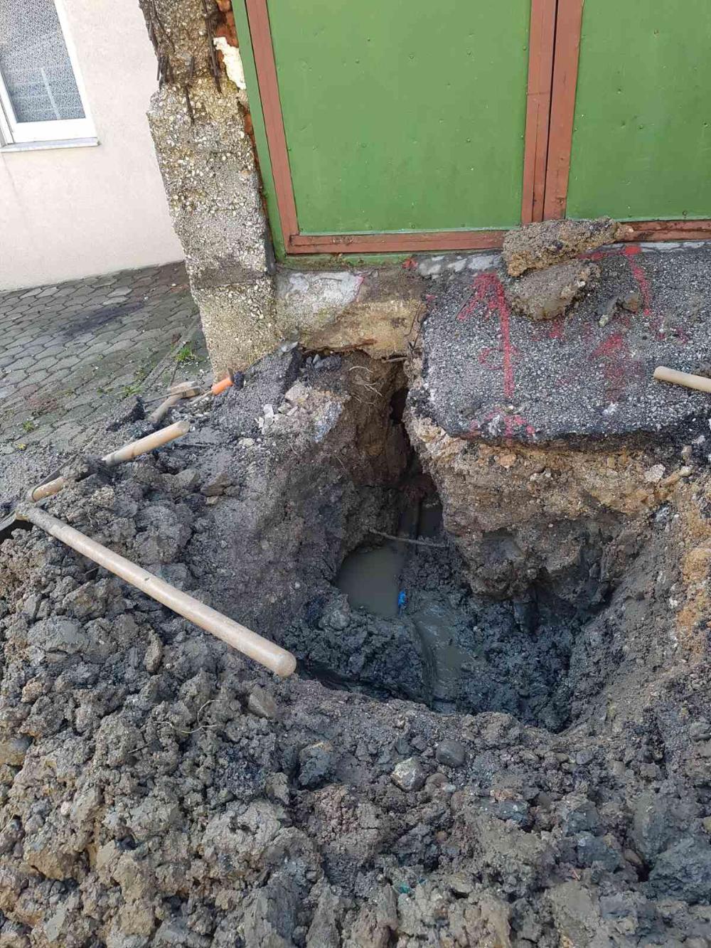 Služba za održavanje vodovodne mreže i objekata:  RADOVI NA VODOVODNOJ MREŽI