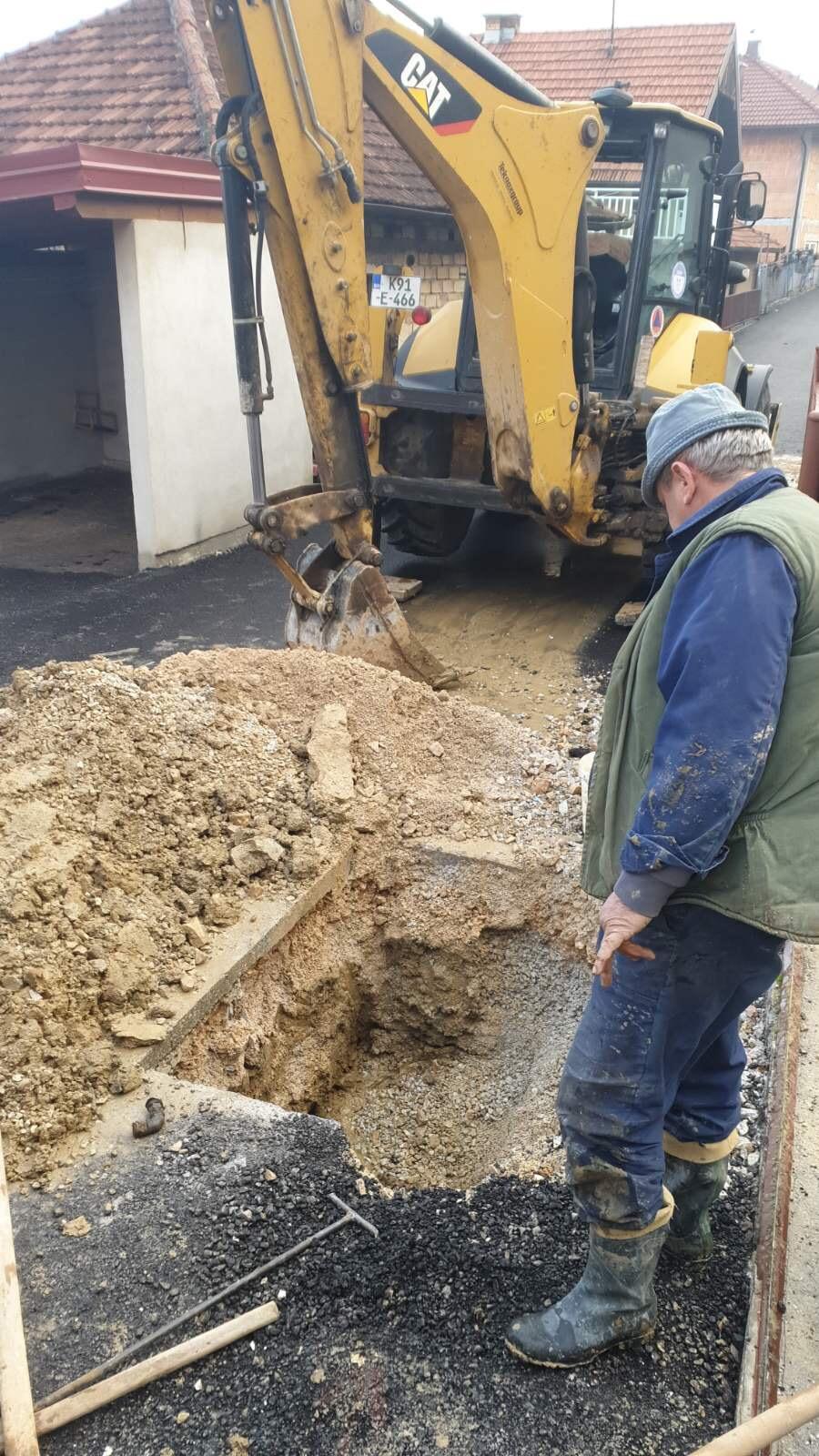Služba za održavanje vodovodne mreže i objekata:  RADOVI NA VODOVODNOJ MREŽI