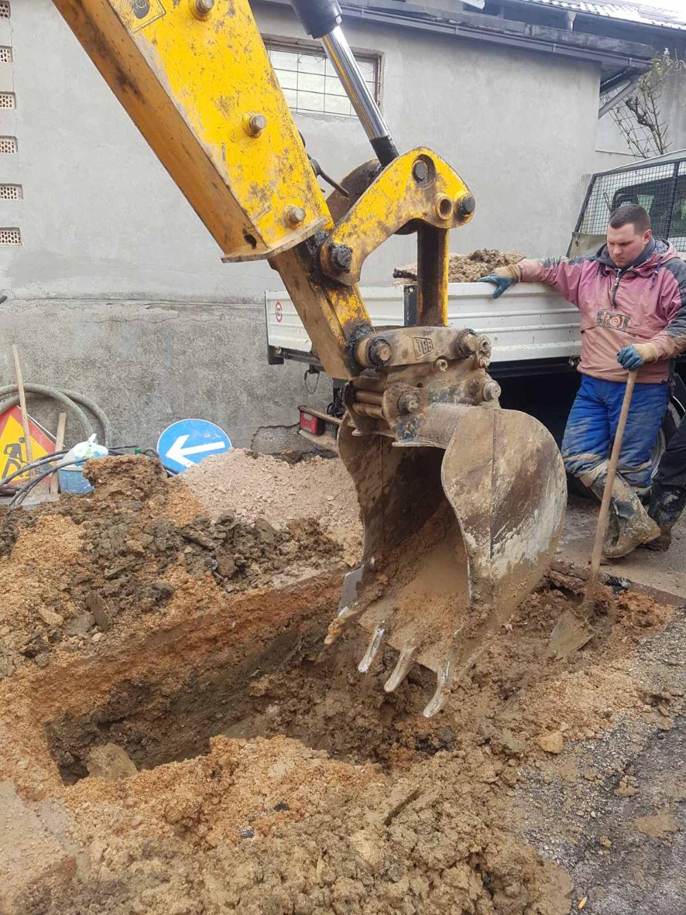 Služba za održavanje vodovodne mreže i objekata: POPRAVKE KVAROVA NA VODOVODNOJ MREŽI