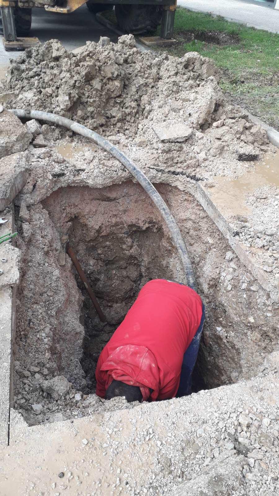 Služba za održavanje vodovodne mreže i objekata:  RADOVI NA VODOVODNOJ MREŽI