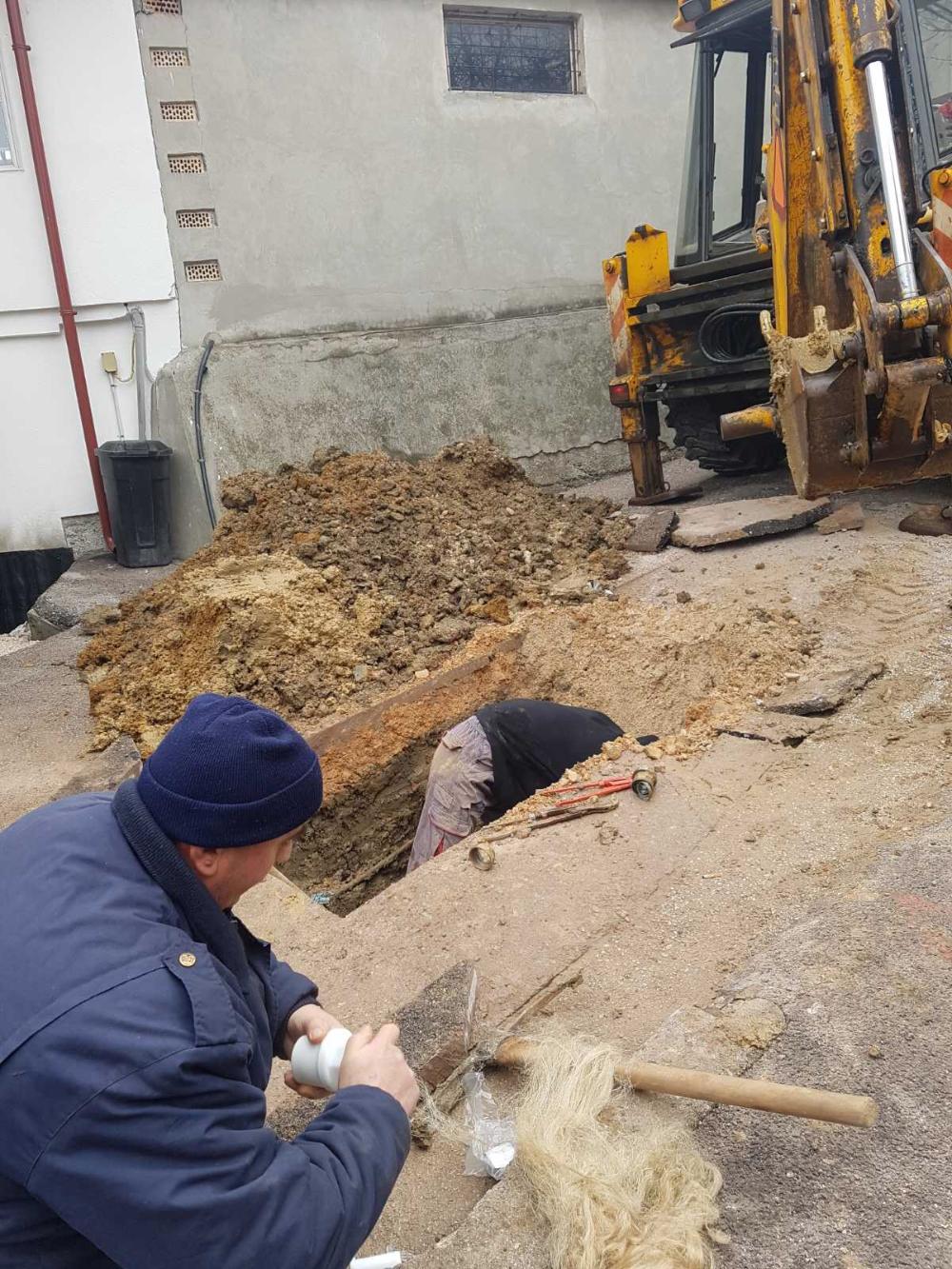 Služba za održavanje vodovodne mreže i objekata:  RADOVI NA VODOVODNOJ MREŽI
