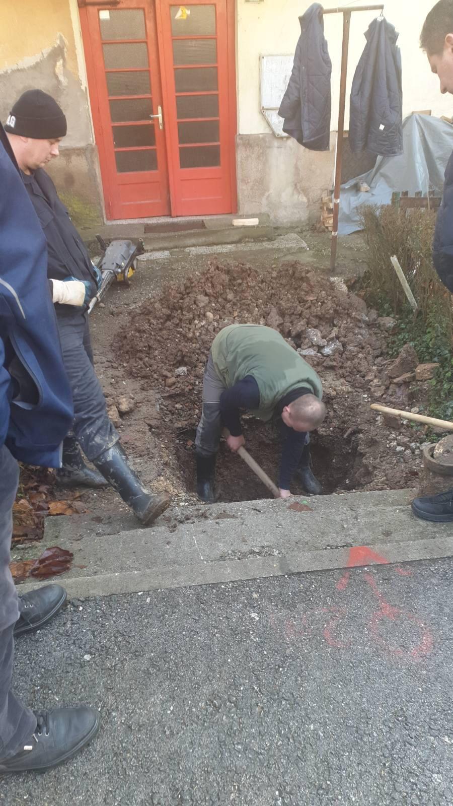 Služba za održavanje vodovodne mreže i objekata:  RADOVI NA VODOVODNOJ MREŽI