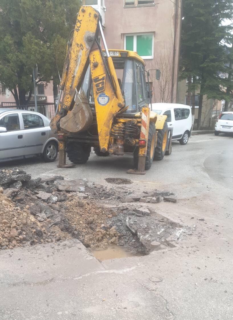 Služba za održavanje vodovodne mreže i objekata:  RADOVI NA VODOVODNOJ MREŽI