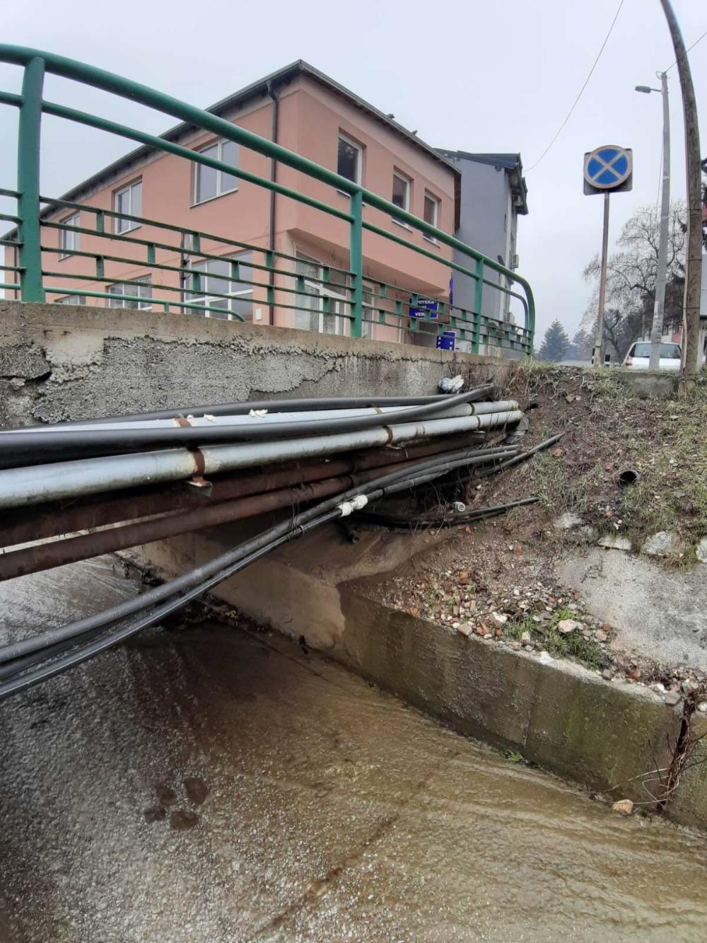 Služba za održavanje vodovodne mreže i objekata:  POPRAVKE KVAROVA NA VODOVODNOJ MREŽI