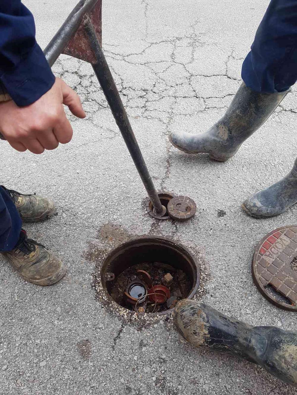 Služba za održavanje vodovodne mreže i objekata:  POPRAVKE KVAROVA NA VODOVODNOJ MREŽI