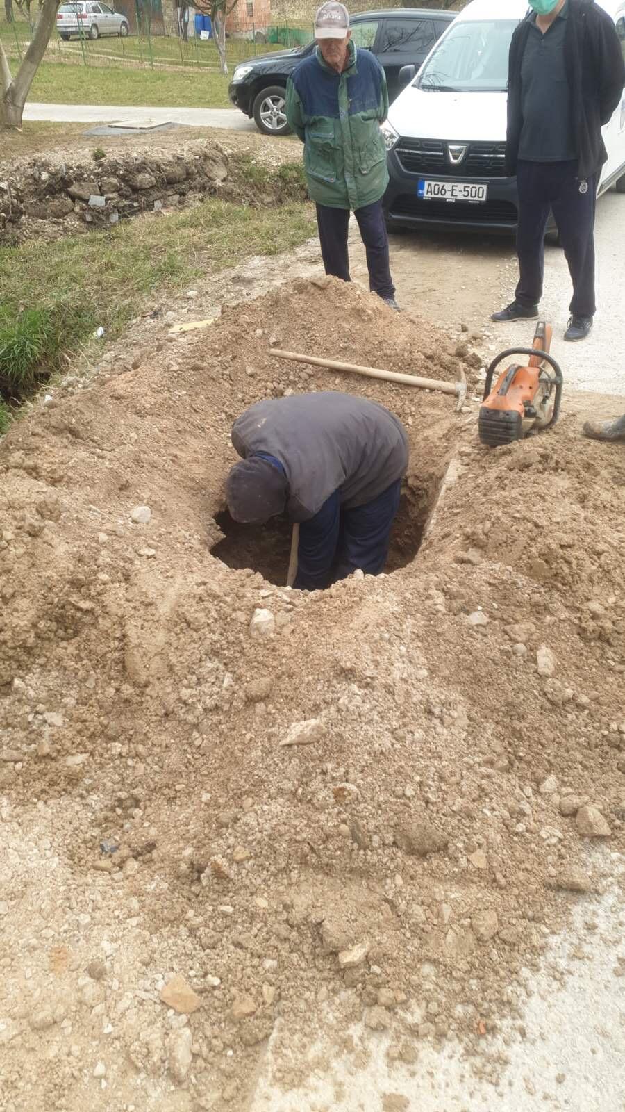 Služba za održavanje vodovodne mreže i objekata:  RADOVI NA VODOVODNOJ MREŽI