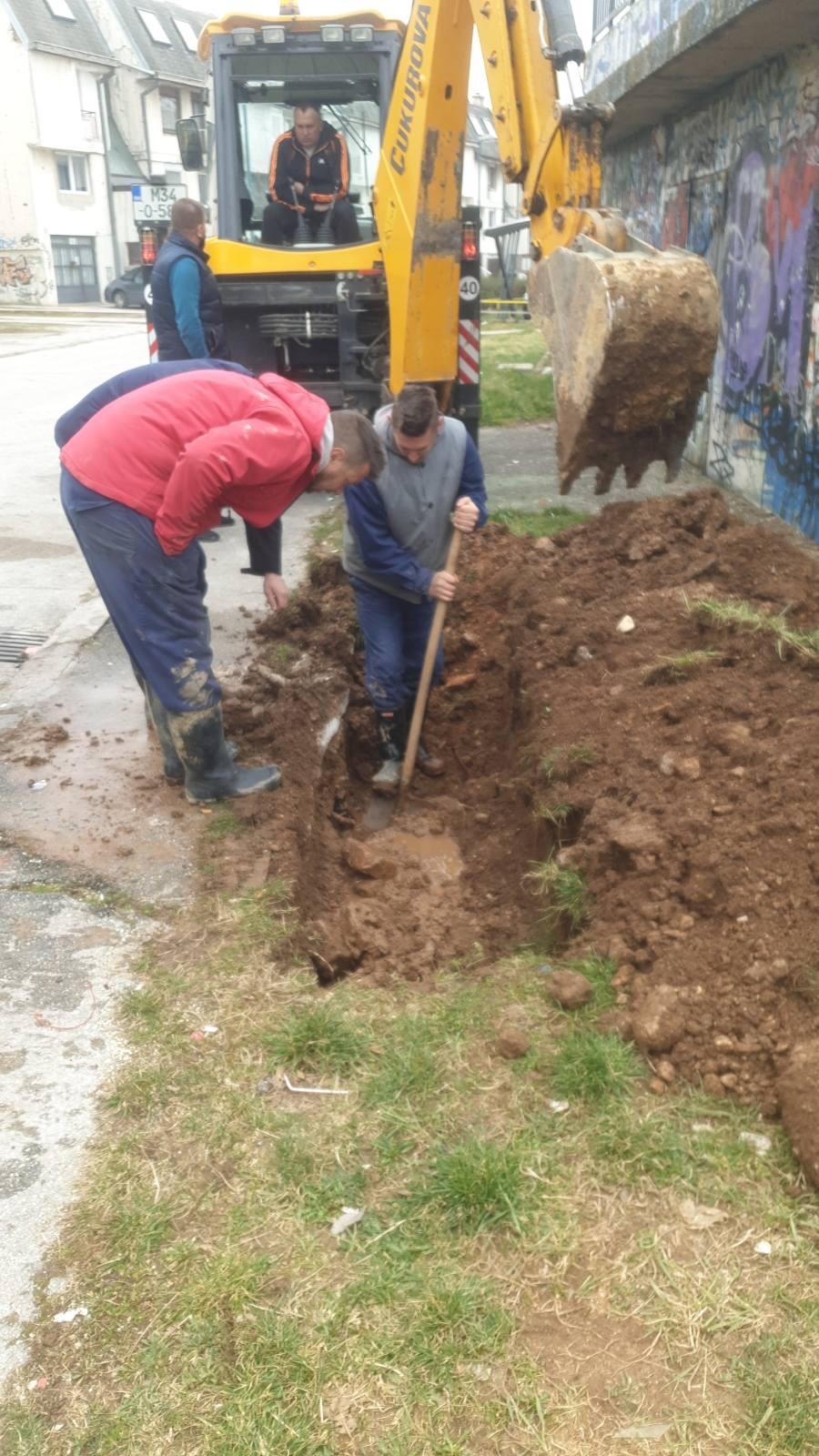 Služba za održavanje vodovodne mreže i objekata:  RADOVI NA VODOVODNOJ MREŽI