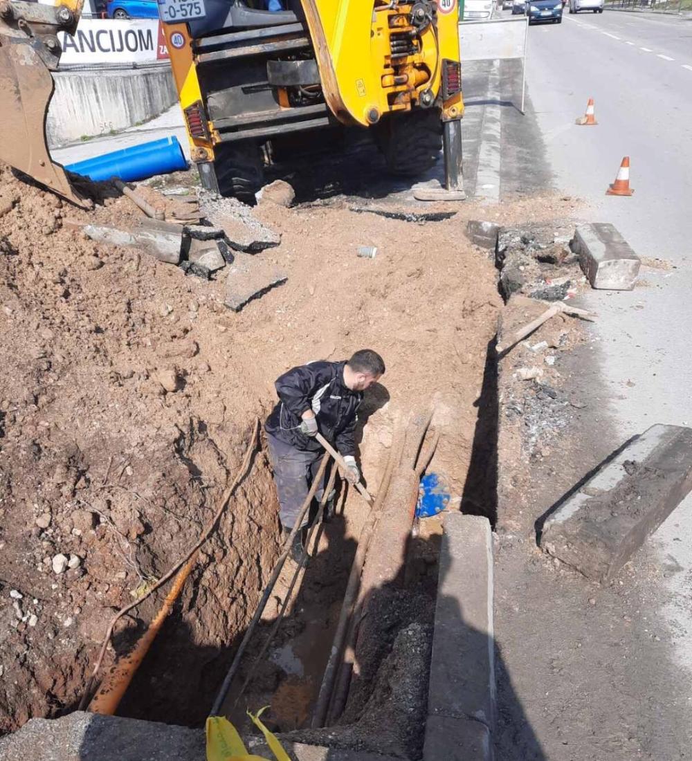 Služba za održavanje vodovodne mreže i objekata:  RADOVI NA VODOVODNOJ MREŽI