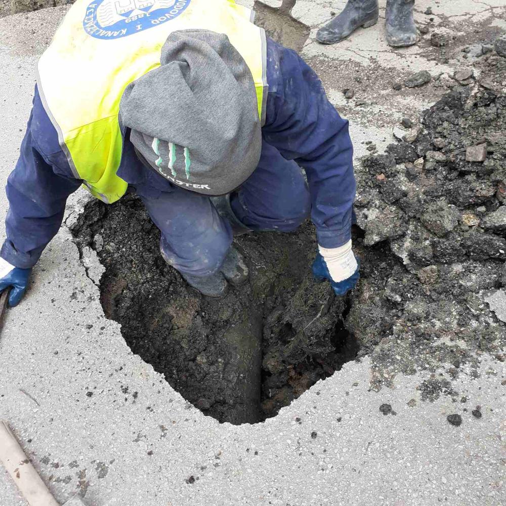 Služba za održavanje kanalizacione mreže i objekata: RADOVI NA POPRAVCI ULIČNIH KANALA