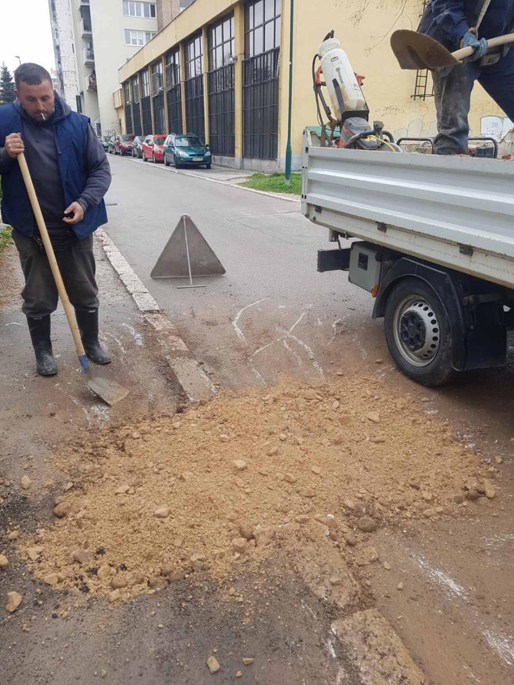 Služba za održavanje vodovodne mreže i objekata:  RADOVI NA VODOVODNOJ MREŽI