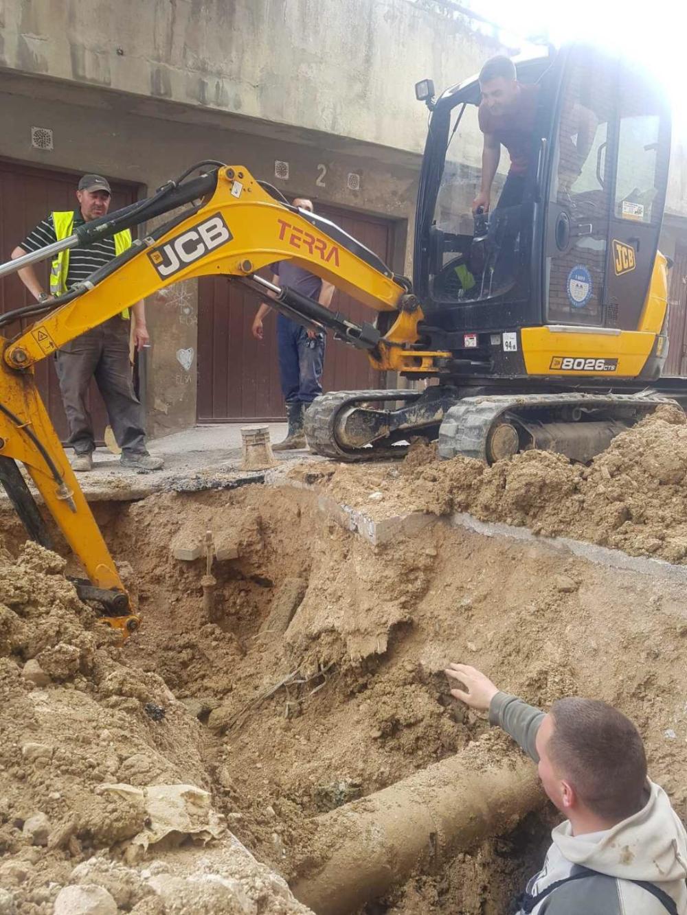 Služba za održavanje vodovodne mreže i objekata:  RADOVI NA VODOVODNOJ MREŽI