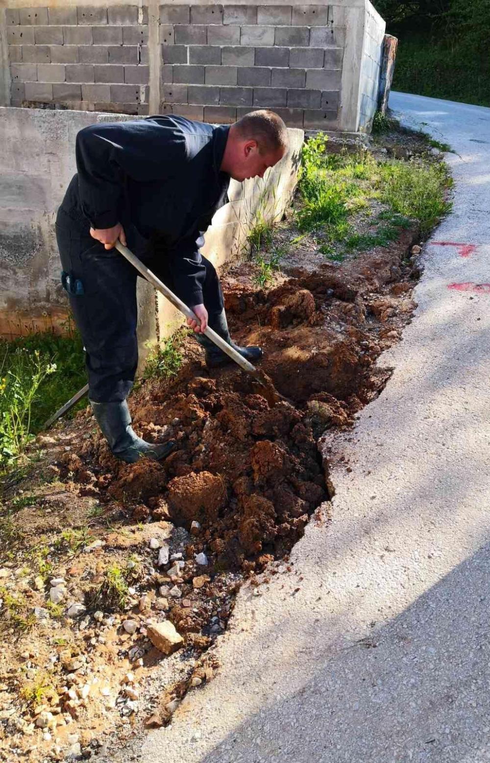 Dežurna ekipa:  POPRAVKE KVAROVA NA VODOVODNOJ MREŽI