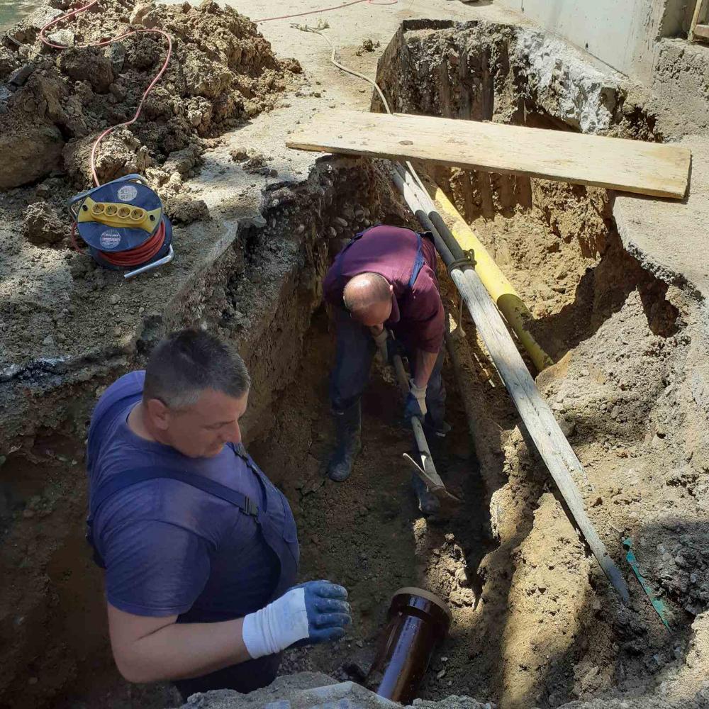 Služba za održavanje kanalizacione mreže i objekata: RADOVI NA IZRADI SEPARATNIH PRIKLJUČAKA