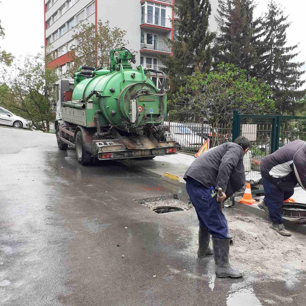 Služba za održavanje kanalizacione mreže i objekata: RADOVI NA KANALIZACIONOJ MREŽI