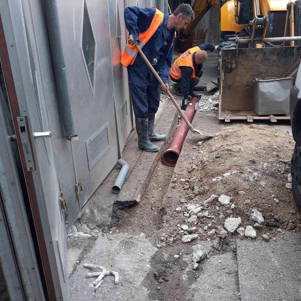 Služba za održavanje kanalizacione mreže i objekata:  RADOVI NA KANALIZACIONOJ MREŽI