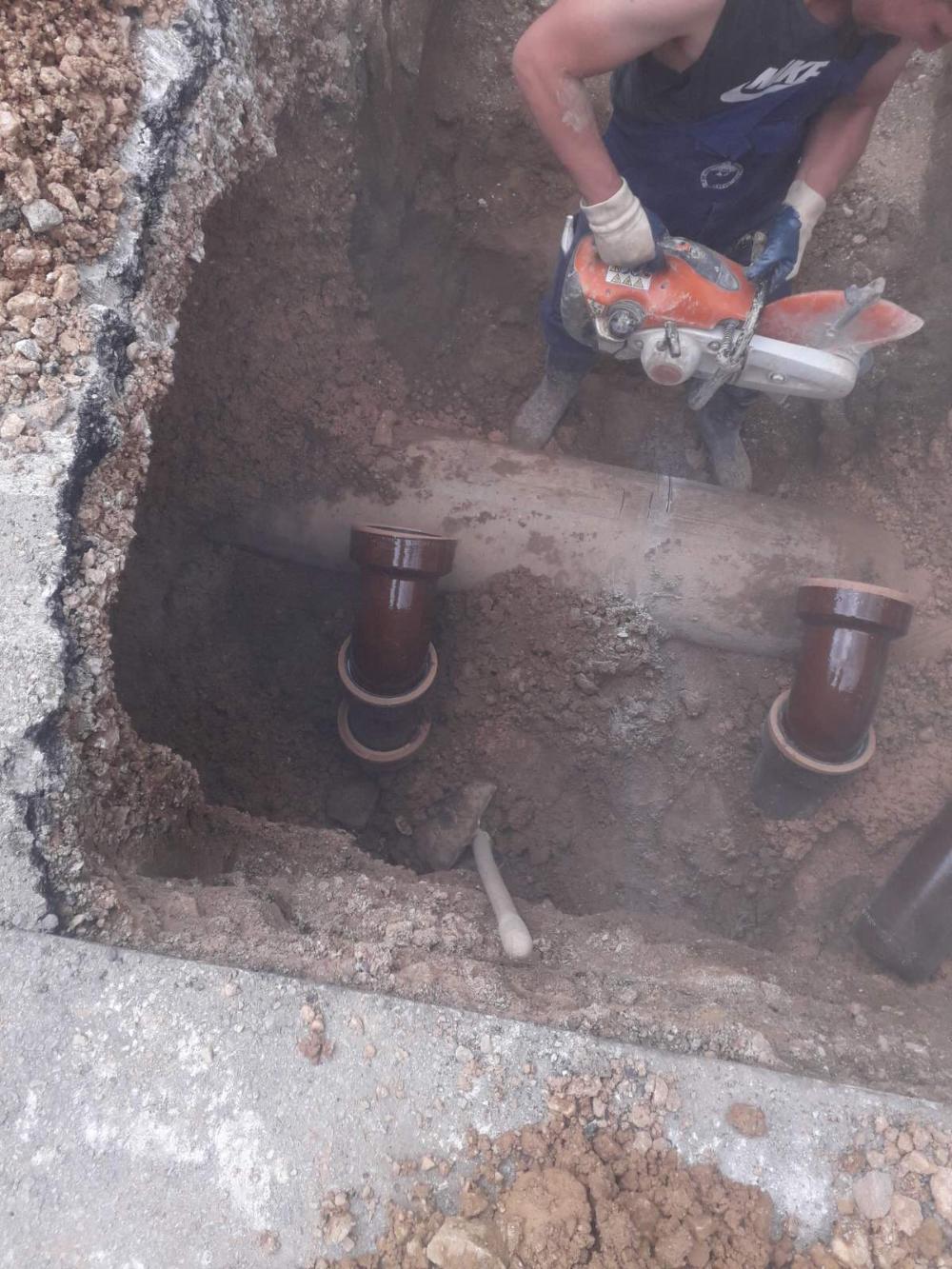 Služba za održavanje kanalizacione mreže i objekata:  RADOVI NA KANALIZACIONOJ MREŽI
