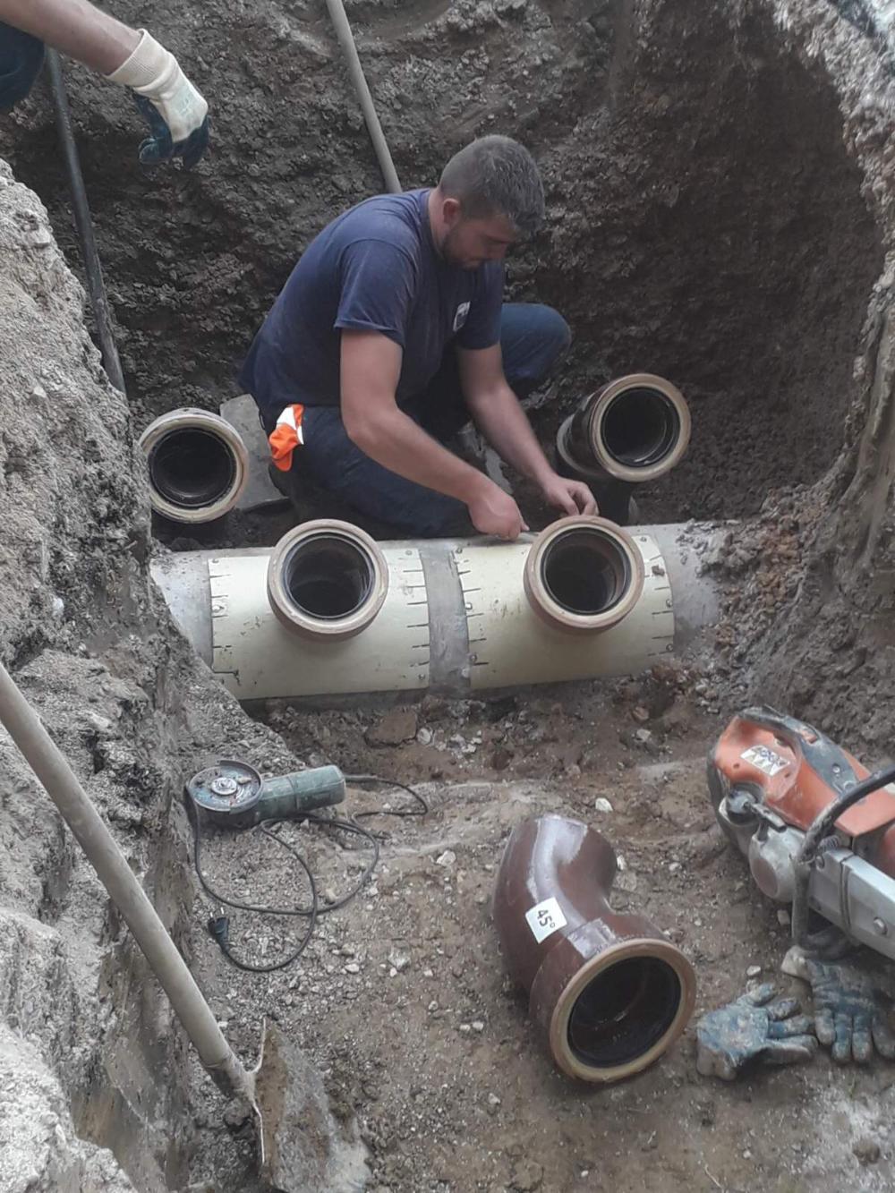 Služba za održavanje kanalizacione mreže i objekata:  RADOVI NA KANALIZACIONOJ MREŽI