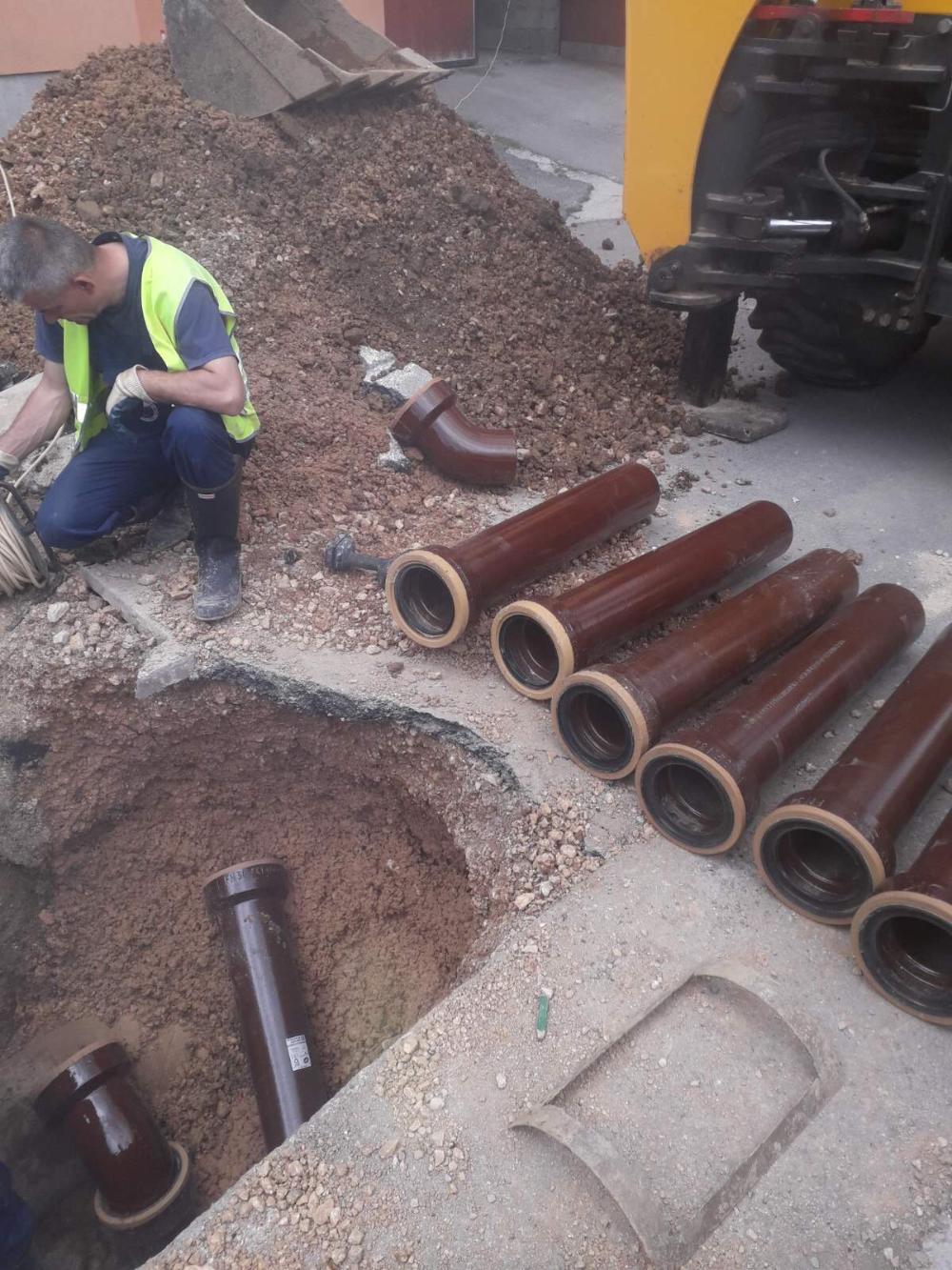 Služba za održavanje kanalizacione mreže i objekata:  RADOVI NA KANALIZACIONOJ MREŽI
