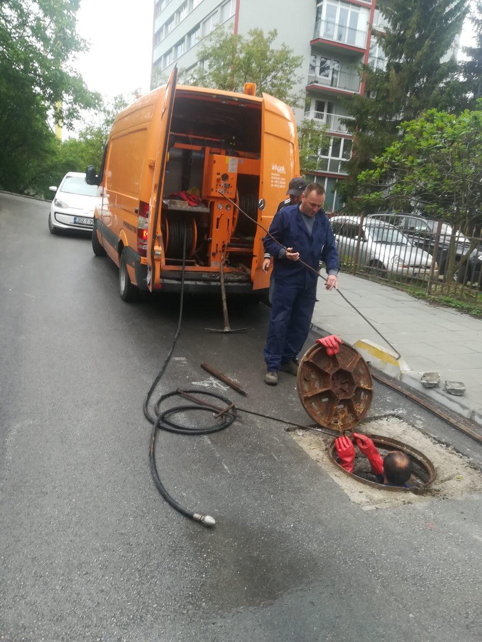 Služba za održavanje kanalizacione mreže i objekata:  RADOVI NA KANALIZACIONOJ MREŽI