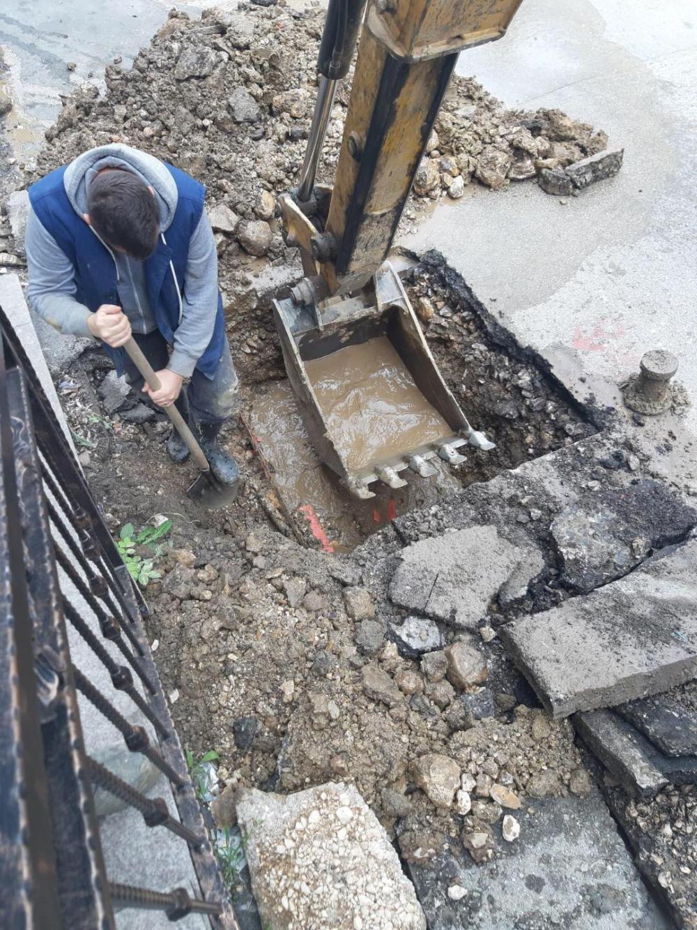 Dežurna ekipa:  POPRAVKE KVAROVA NA VODOVODNOJ MREŽI
