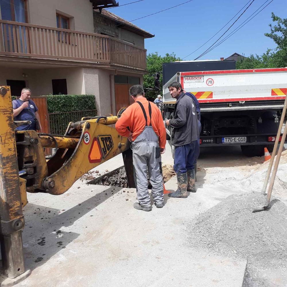 Služba za održavanje kanalizacione mreže i objekata:  RADOVI NA KANALIZACIONOJ MREŽI