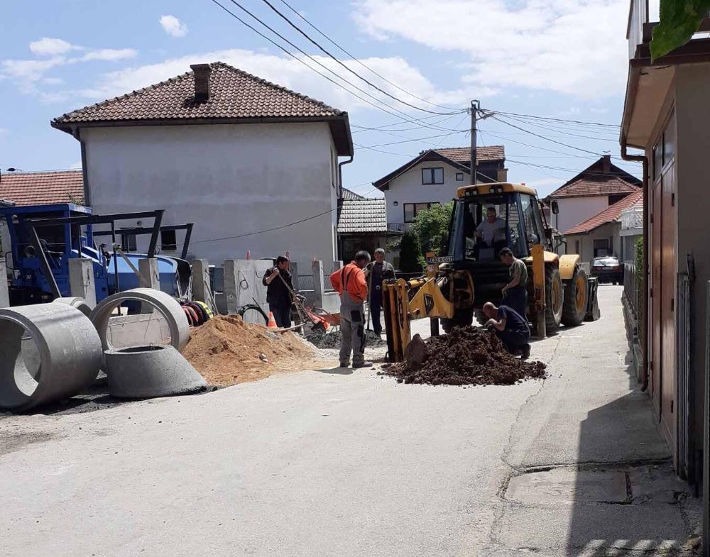 Služba za održavanje kanalizacione mreže i objekata:  RADOVI NA KANALIZACIONOJ MREŽI