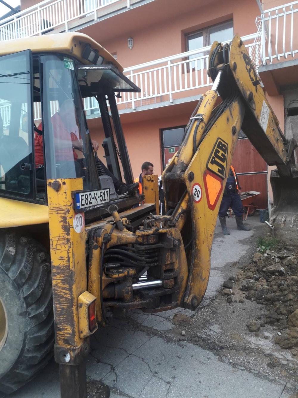 Služba za održavanje kanalizacione mreže i objekata:  RADOVI NA KANALIZACIONOJ MREŽI