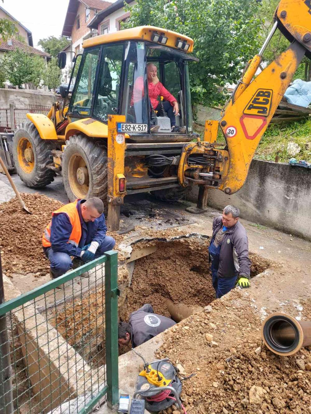 Služba za održavanje kanalizacione mreže i objekata:  RADOVI NA KANALIZACIONOJ MREŽI