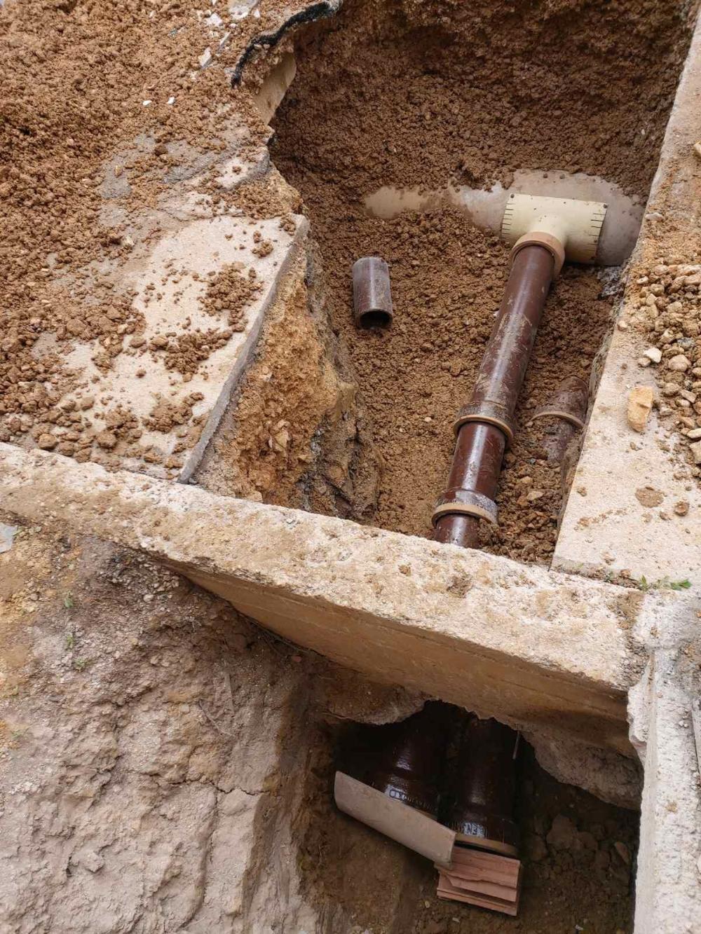 Služba za održavanje kanalizacione mreže i objekata:  RADOVI NA KANALIZACIONOJ MREŽI