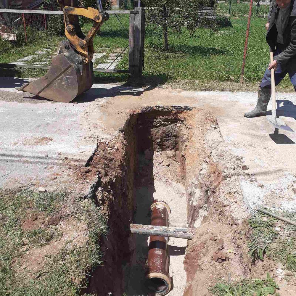 Služba za održavanje kanalizacione mreže i objekata:  RADOVI NA KANALIZACIONOJ MREŽI