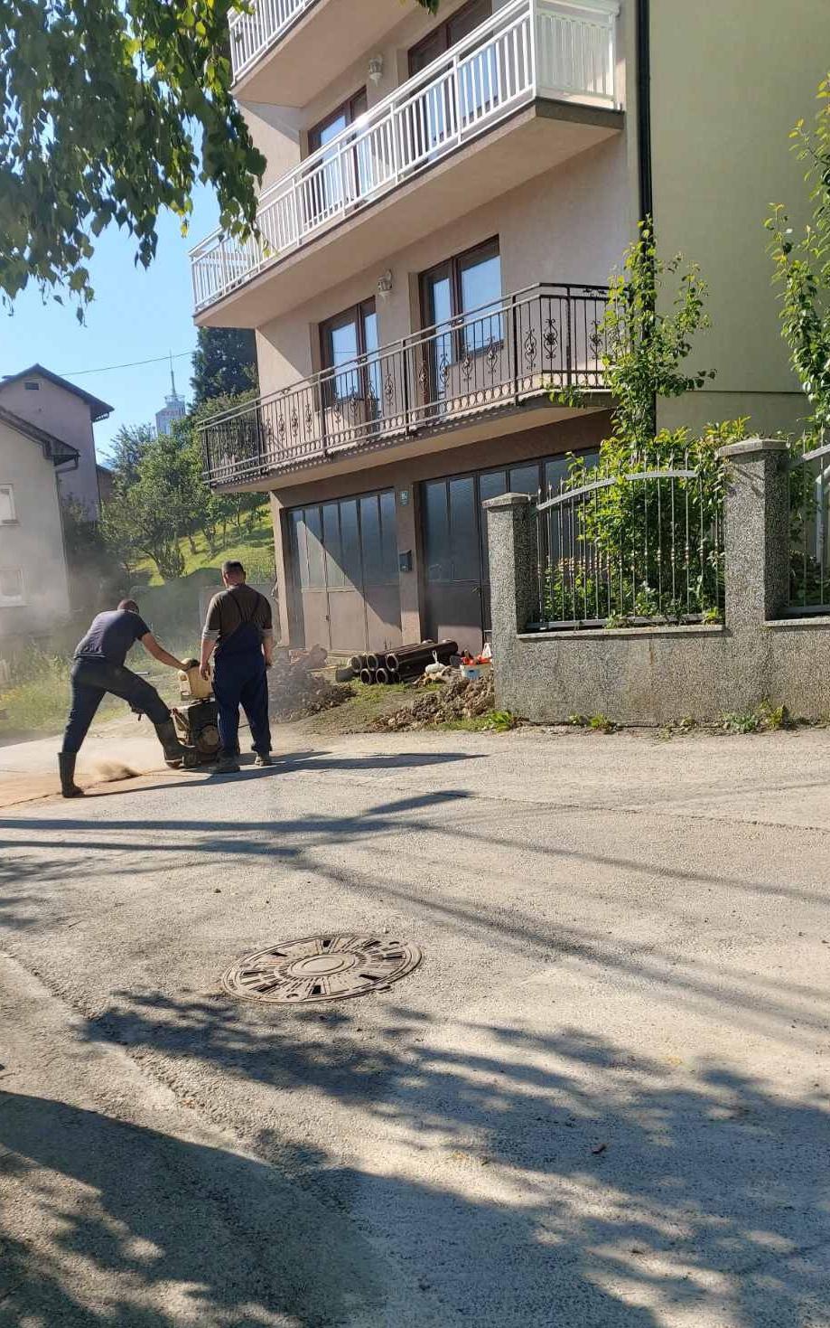 Služba za održavanje kanalizacione mreže i objekata: IZRADA SEPARATNIH PRIKLJUČAKA U ULICI VELEŠIĆI