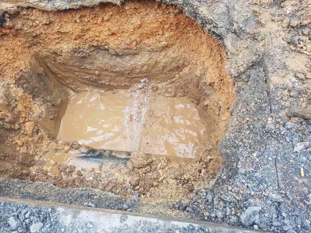 Dežurna ekipa:  POPRAVKE KVAROVA NA VODOVODNOJ MREŽI