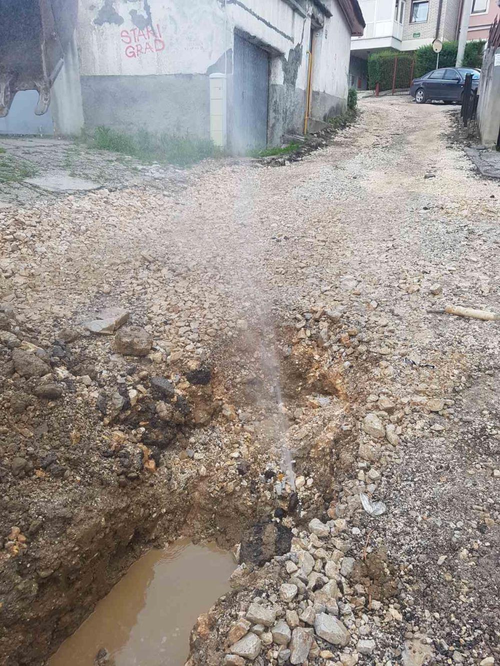 Služba za održavanje vodovodne mreže i objekata:  RADOVI NA VODOVODNOJ MREŽI