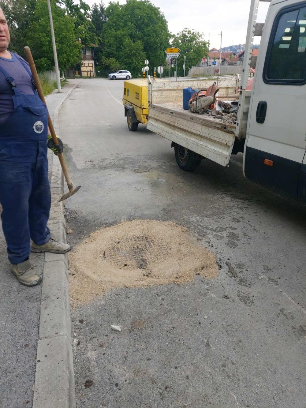 Služba za održavanje kanalizacione mreže i objekata:  RADOVI NA KANALIZACIONOJ MREŽI