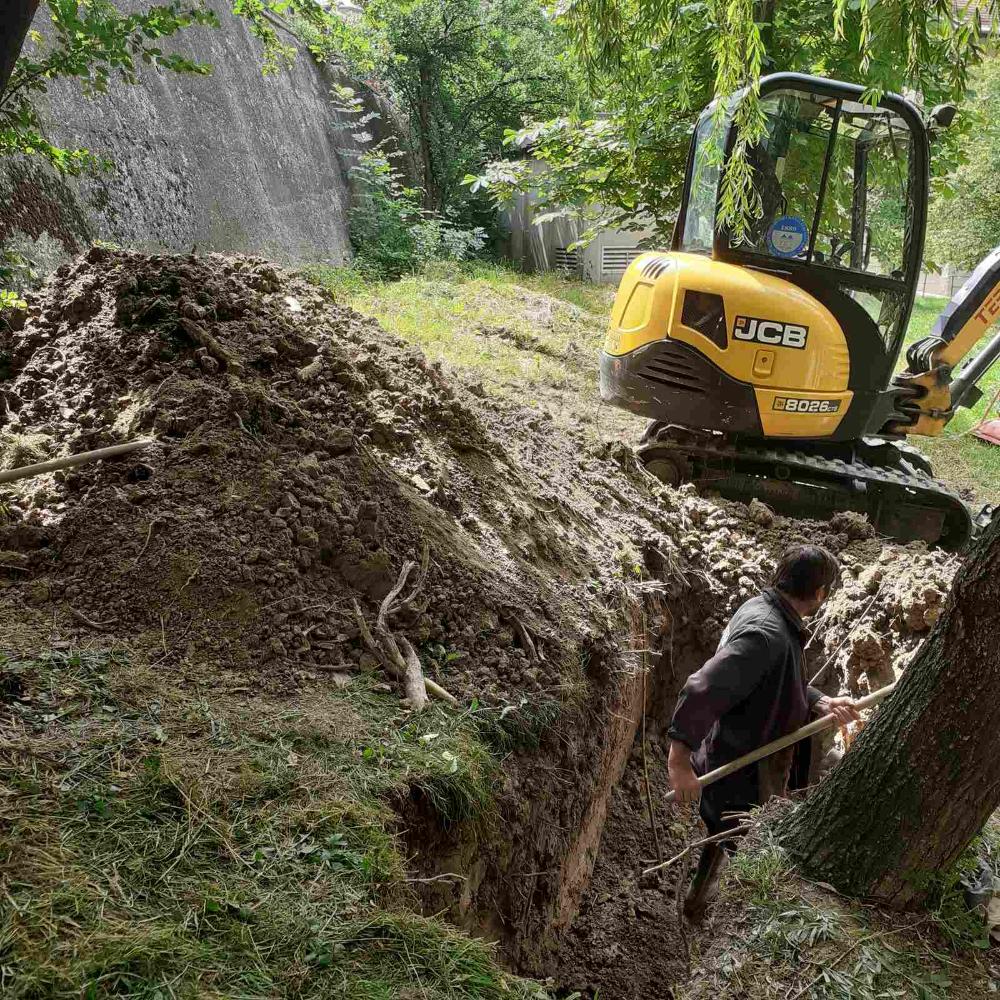Služba za održavanje kanalizacione mreže i objekata:  RADOVI NA KANALIZACIONOJ MREŽI
