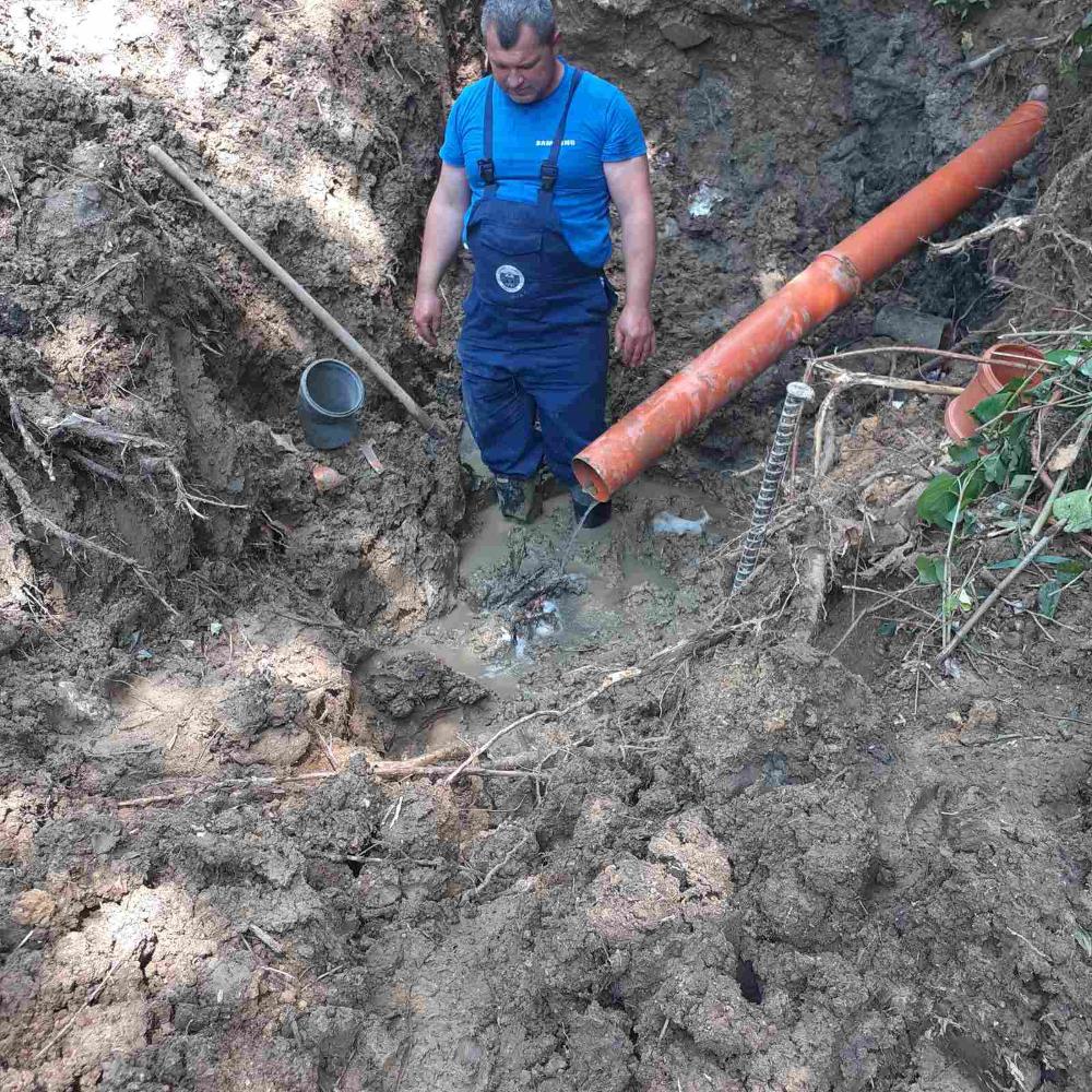 Služba za održavanje kanalizacione mreže i objekata:  RADOVI NA KANALIZACIONOJ MREŽI