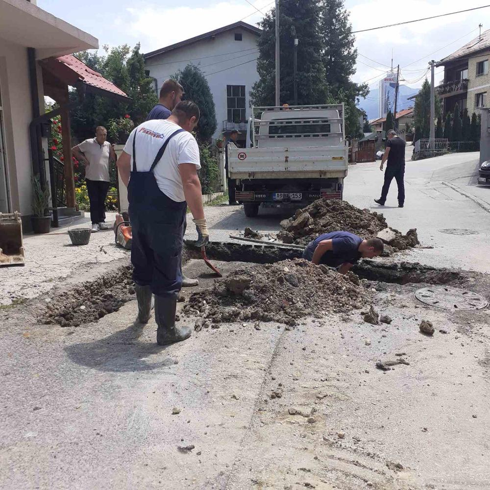 Služba za održavanje kanalizacione mreže i objekata:  RADOVI NA KANALIZACIONOJ MREŽI