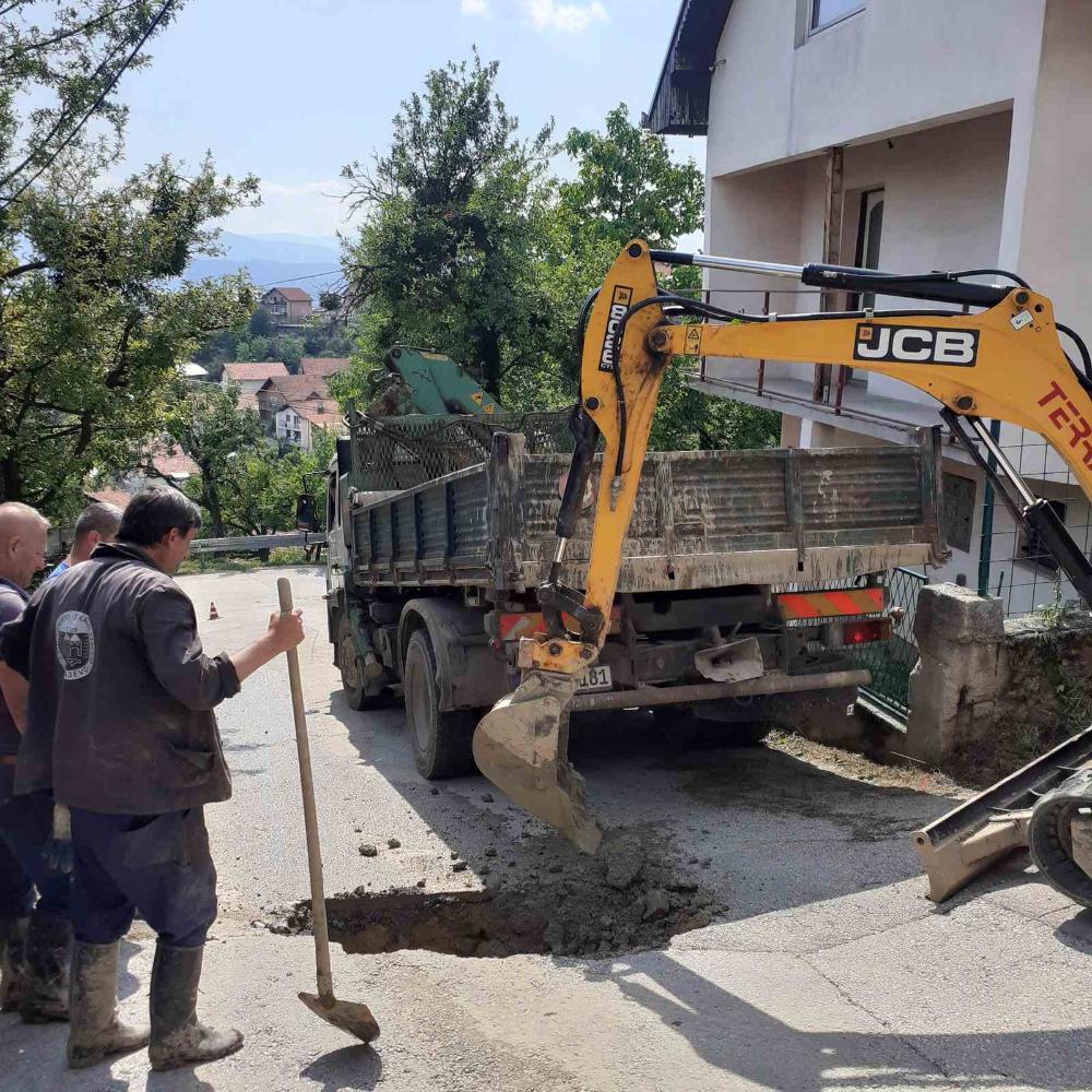 Služba održavanja kanalizacione mreže i objekata: RADOVI NA POPRAVCI LOKALNE KANALIZACIONE MREŽE