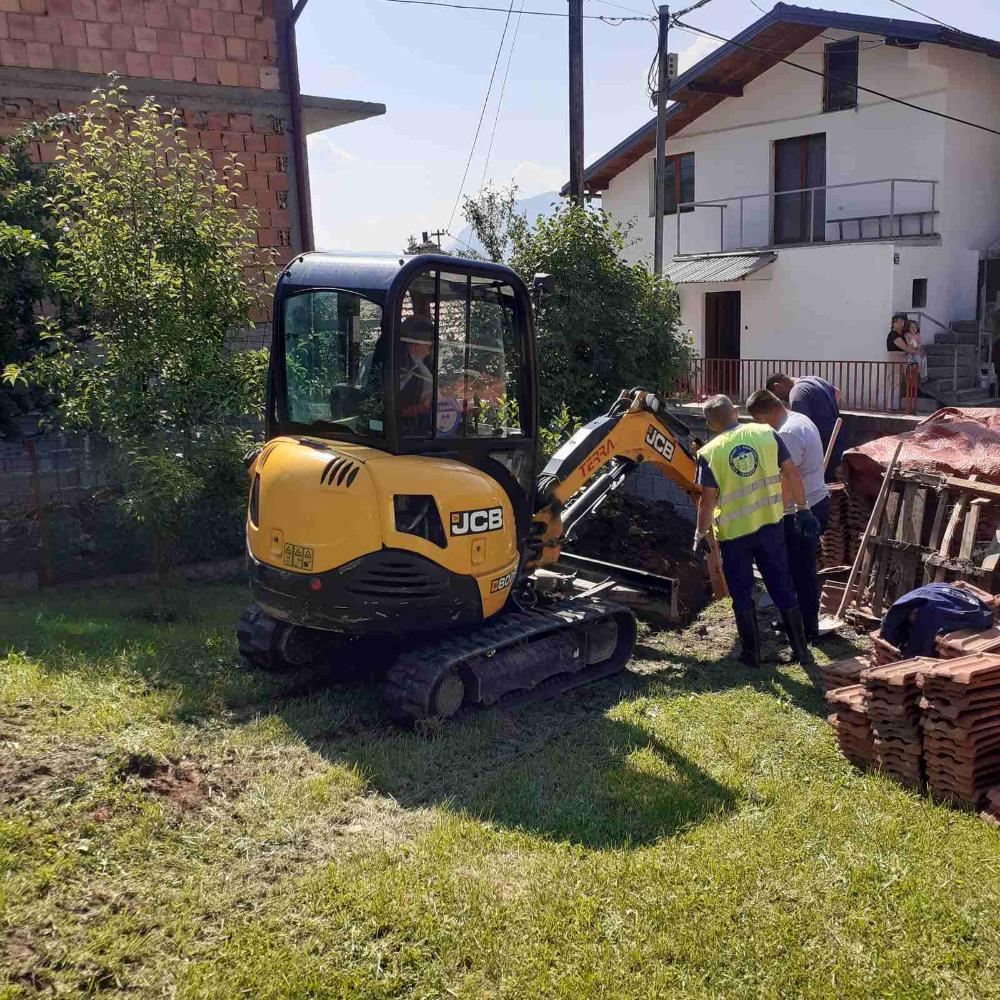 Služba za održavanje kanalizacione mreže i objekata: REKONSTRUKCIJA SABIRNOG KANALA I IZRADA PRIKLJUČAKA