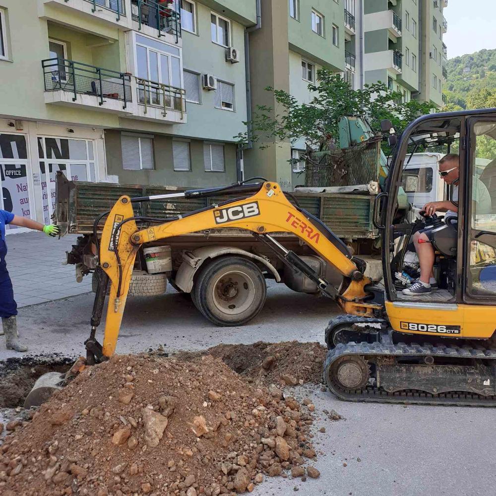 Služba za održavanje kanalizacione mreže i objekata: REKONSTRUKCIJA SABIRNOG KANALA I IZRADA PRIKLJUČAKA